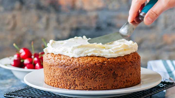 ۴ ترفند برای تازه نگه داشتن کیک ساده
