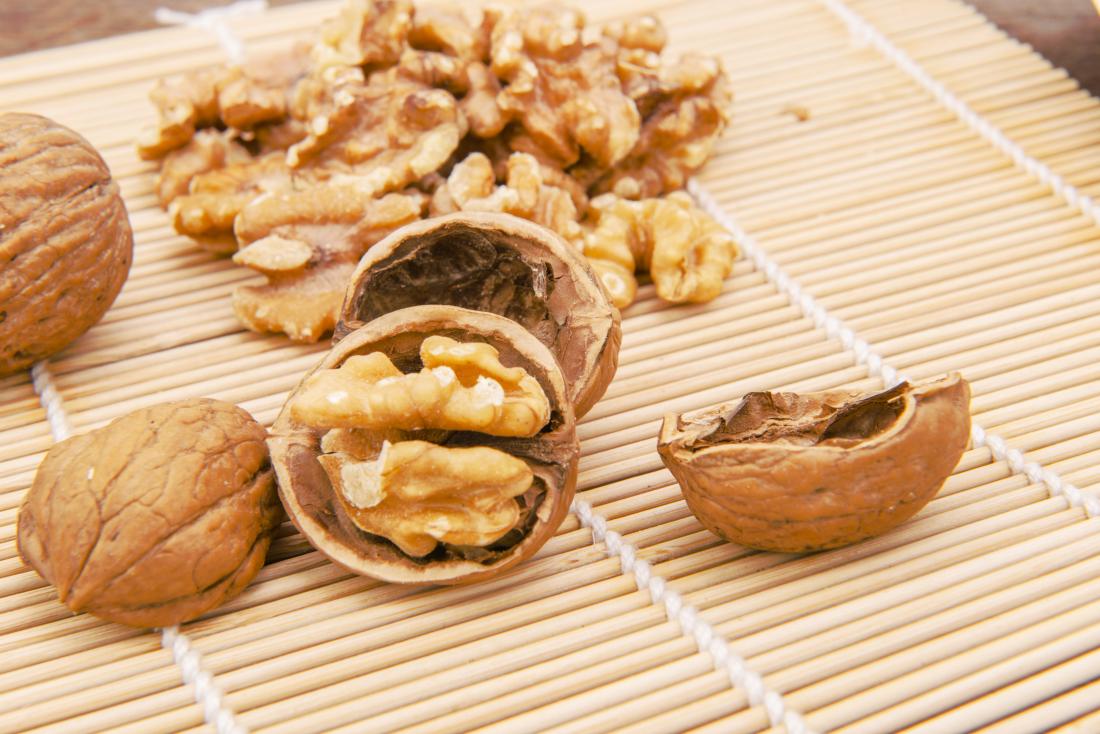 خوردن گردو برای درمان کبد چرب