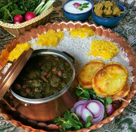 سرو و تزئین قورمه سبزی