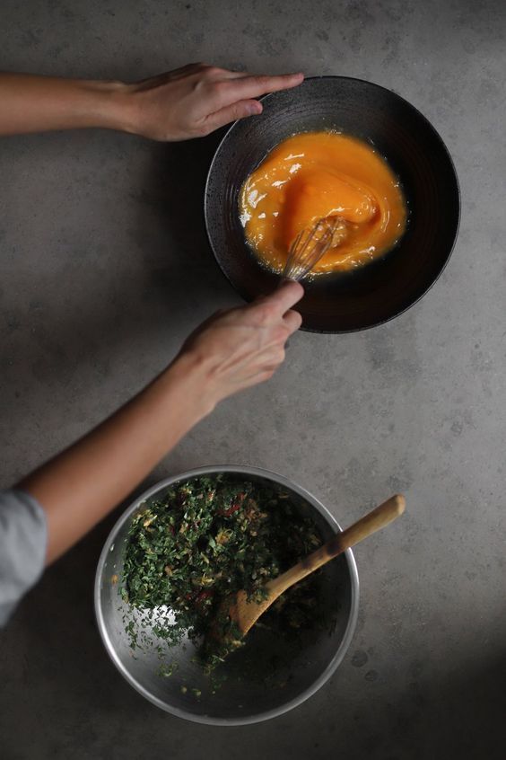 طرز تهیه کوکو سبزی در فر