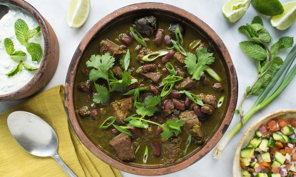طرز تهیه قورمه سبزی با مرغ