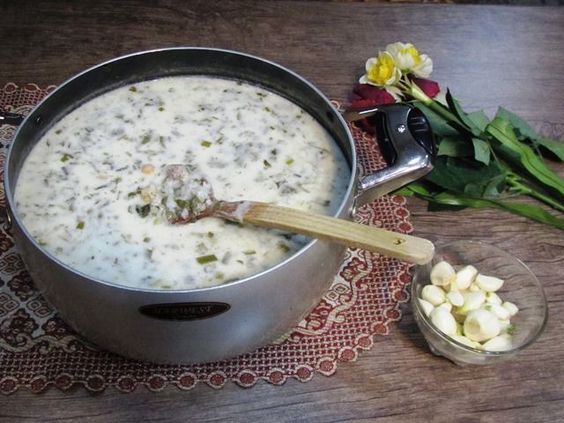 طرز تهیه آش دوغ با دوغ محلی و برنج