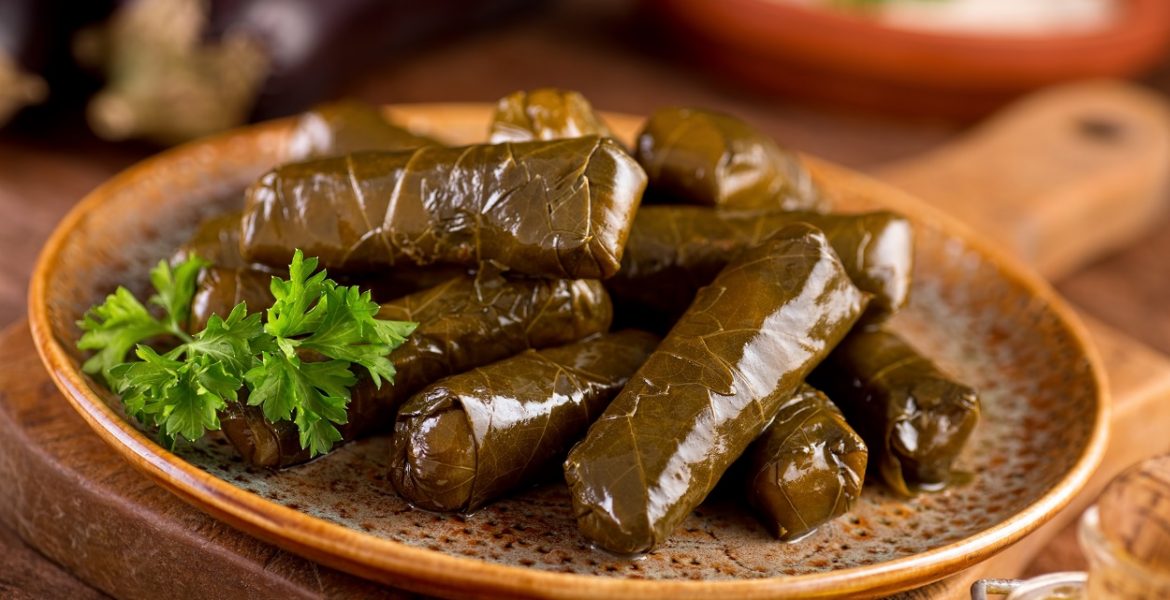 طرز تهیه دلمه خوشمزه و ملس با برگ مو