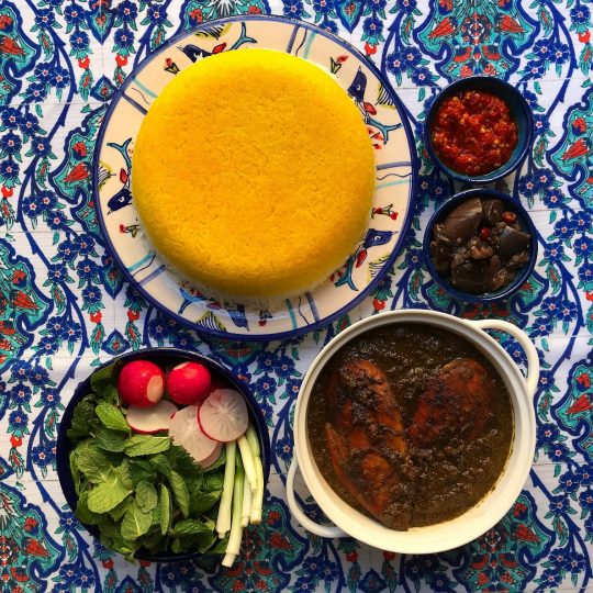 طرز تهیه مرغ ترش به شیوه گیلانی و مازندرانی