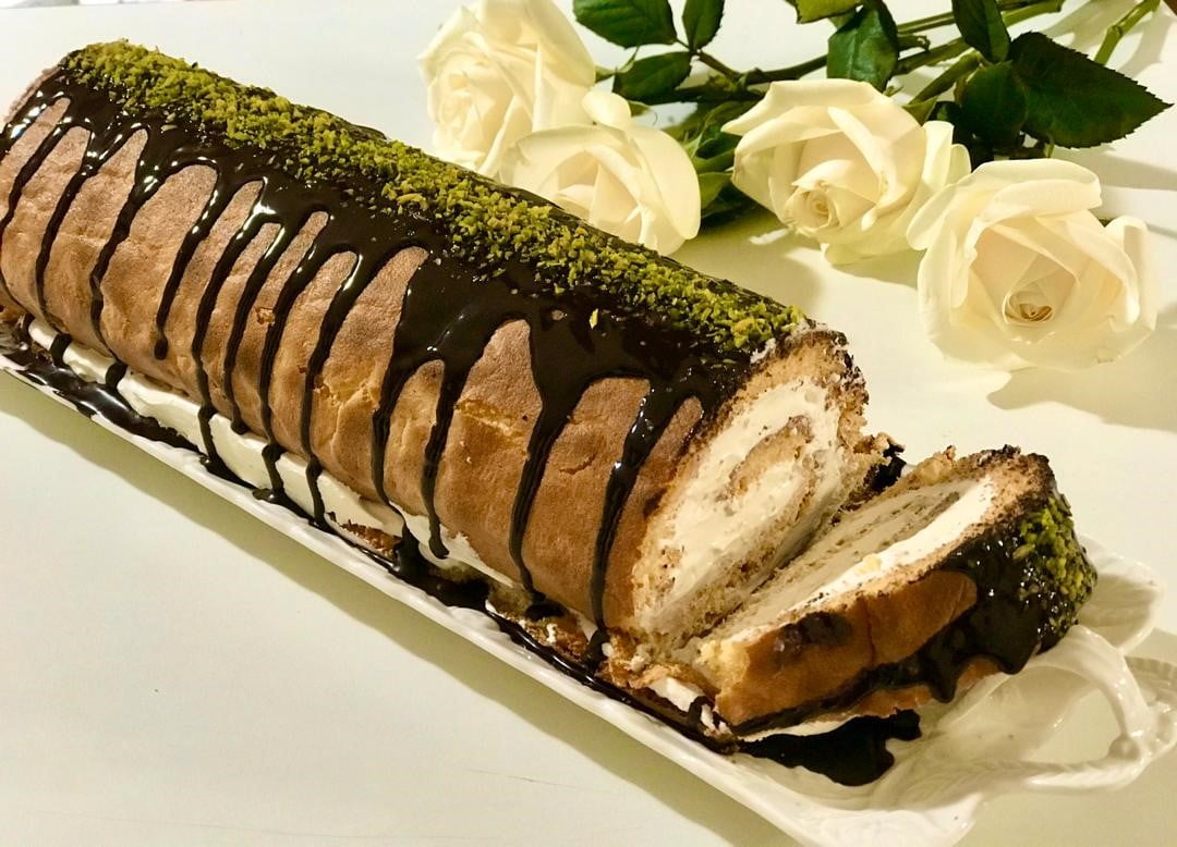 طرز تهیه رولت خامه ای؛ شیرینی مجلسی | مجله اکالا