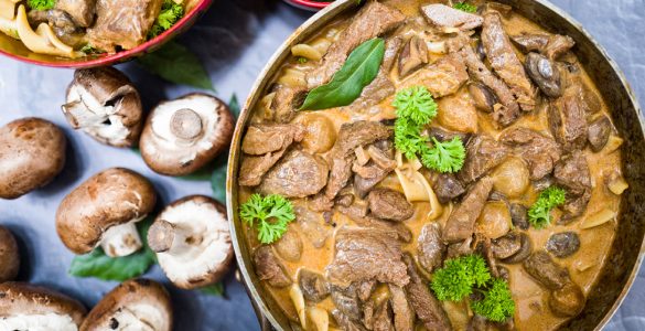 طرز تهیه بیف استراگانوف