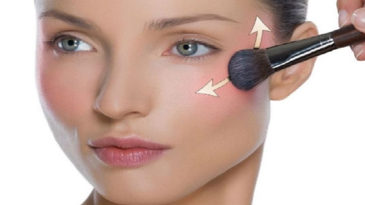 هایلایتر و رژگونه در آرایش ملایم هایلایتر و رژگونه در آرایش ملایم