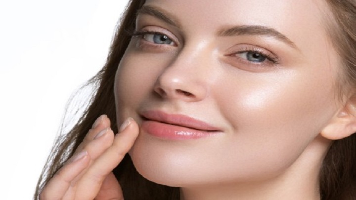 استفاده از برق لب در آرایش لایت استفاده از برق لب در آرایش لایت