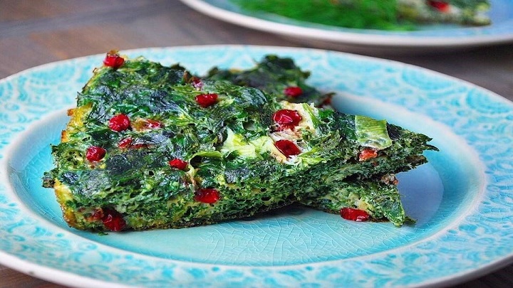 سرو و تزئین کوکو سبزی