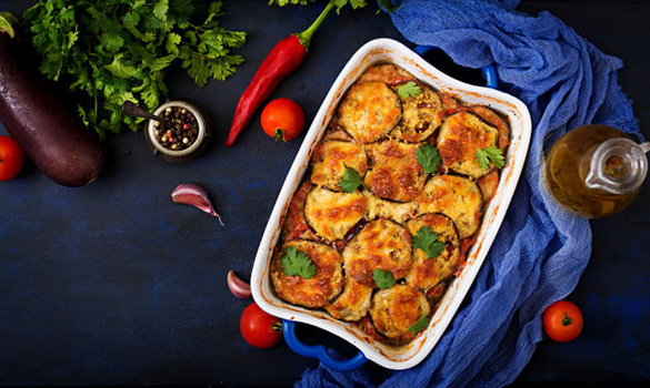  گراتن بادمجان با سیب زمینی و سس سفید مخصوص