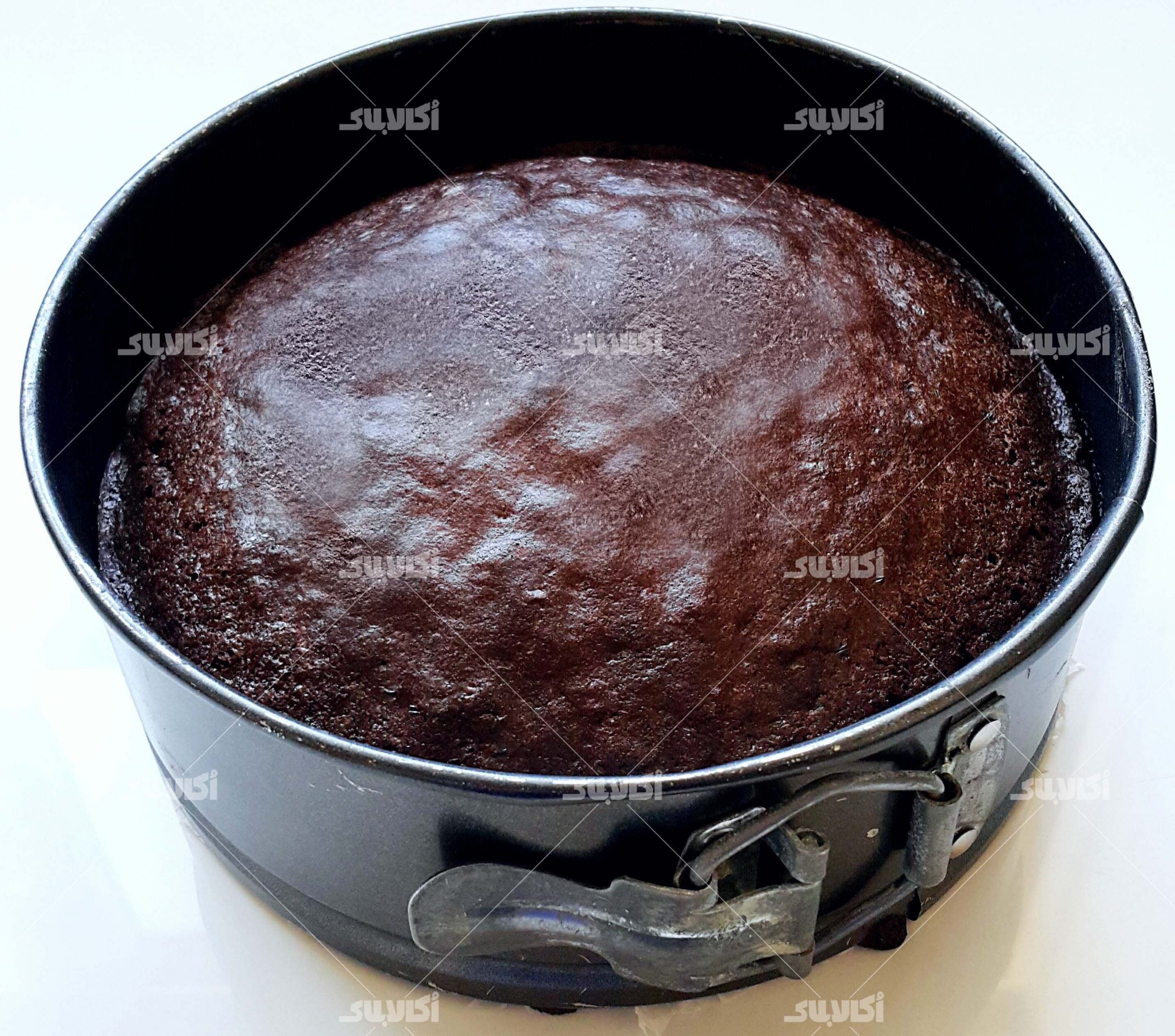 کیک شکلاتی پخته شده