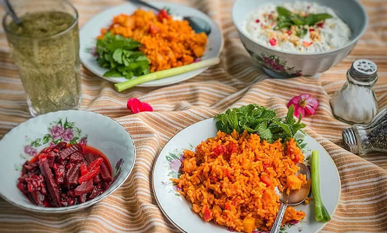 3 روش طرز تهیه استانبولی پلو (دمی گوجه)؛ رازهای شفته نشدن برنج