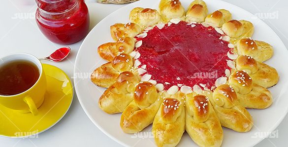 طرز تهیه نان مارمالادی با مارمالاد توت فرنگی طرز تهیه نان مارمالادی با مارمالاد توت فرنگی