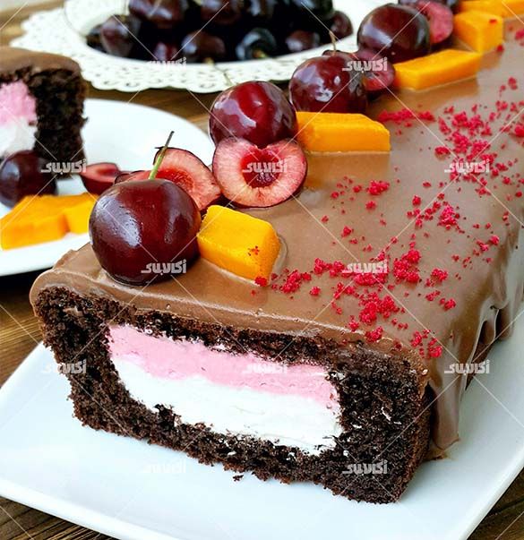 کیک شکلاتی با بستنی دو رنگ