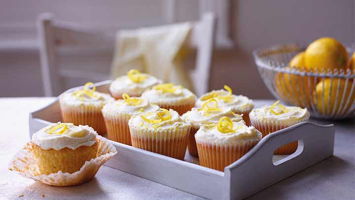 مراحل تهیه کاپ کیک لیمویی مراحل تهیه کاپ کیک لیمویی