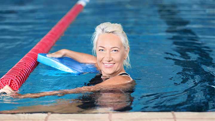 چرا تمرینات آبی برای کمر خوب هستند؟