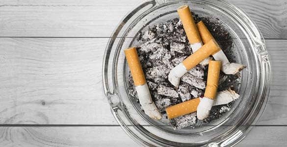 خاکستر سیگار در آپارتمان