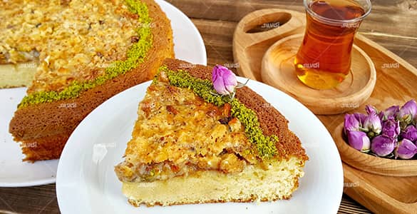 Cake with honey and walnuts