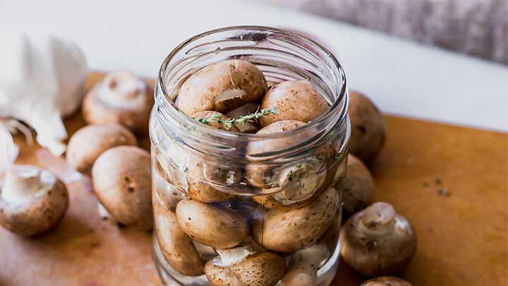 مراحل تهیه ترشی قارچ مراحل تهیه ترشی قارچ