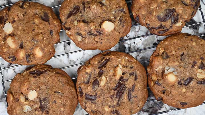 طرز تهیه کوکی مغزدار با خرما طرز تهیه کوکی مغزدار با خرما