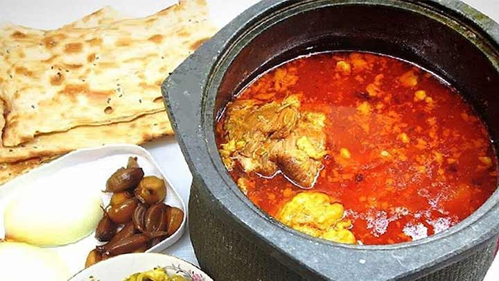 از بین بردن شوری آبگوشت با کمک قاشق نقره از بین بردن شوری آبگوشت با کمک قاشق نقره