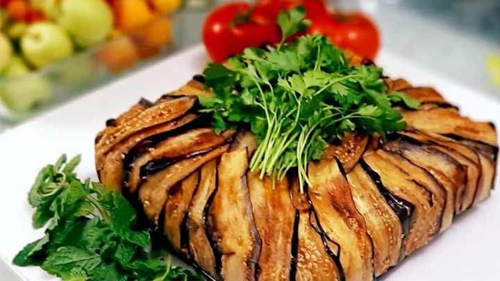 مراحل تهیه سالاد مرغ و بادمجان قالبی مراحل تهیه سالاد مرغ با بادمجان قالبی