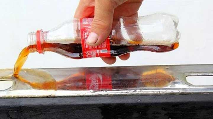 کاربردهای جادویی نوشابه سیاه در خانه داری