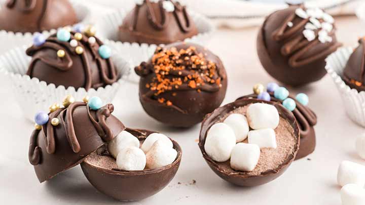 مراحل تهیه بمب شکلاتی مراحل تهیه بمب شکلاتی