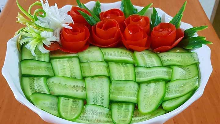 تزئین سالاد شیرازی لایهای