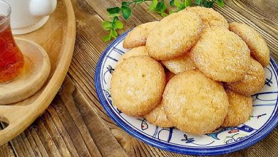 2 طرز تهیه "شیرینی نارگیلی" مثل قنادی‌ها برای عید؛ ترد و پفکی