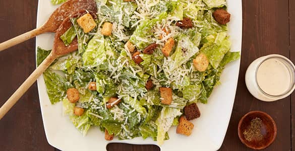 تزیین سالاد سزار با روشی ساده