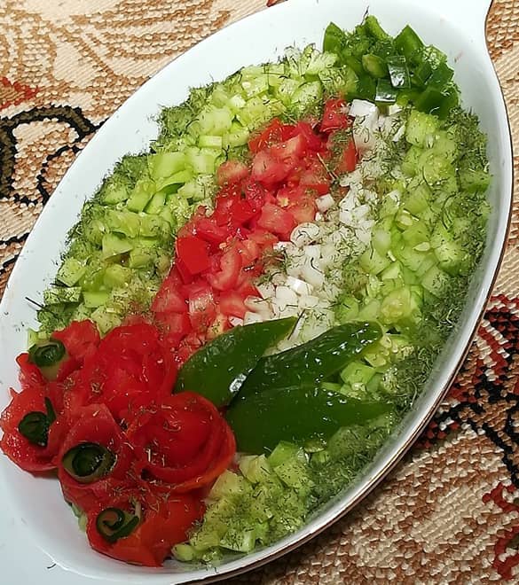 سالاد شیرازی خوشمزه با تزیین خاص