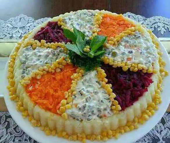 تزیین سالاد الویه با لبو