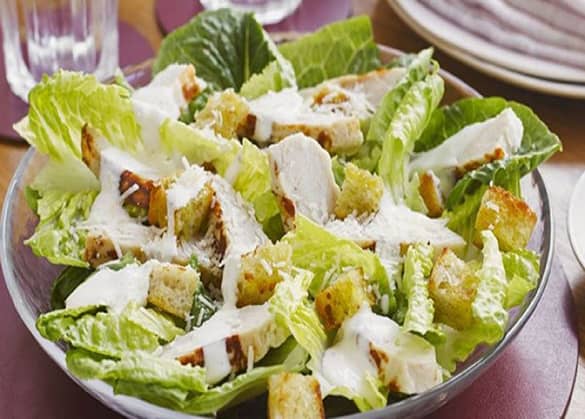 تزیین سالاد سزار خوشمزه ساده