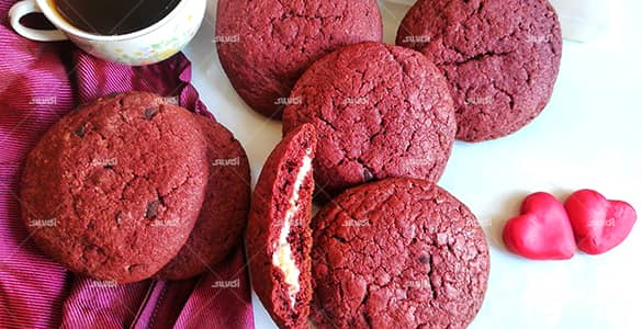red velvet cookie with cream cheese