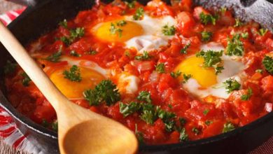 طرز تهیه املت گوجه با سبزیجات؛ صبحانهای خوشمزه و مقوی