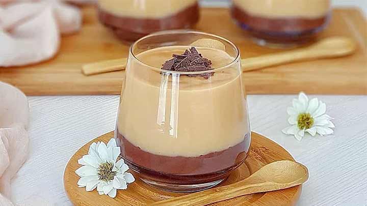 مراحل تهیه پودینگ کاراملی دو رنگ