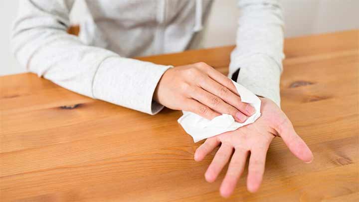 کنترل عرق کف دست و پا با راهکارهای خانگی