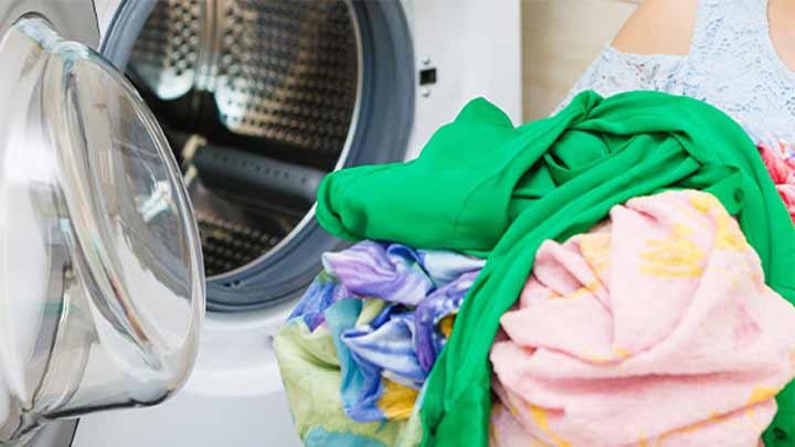 نحوه صحیح شستن لباس های رنگی
