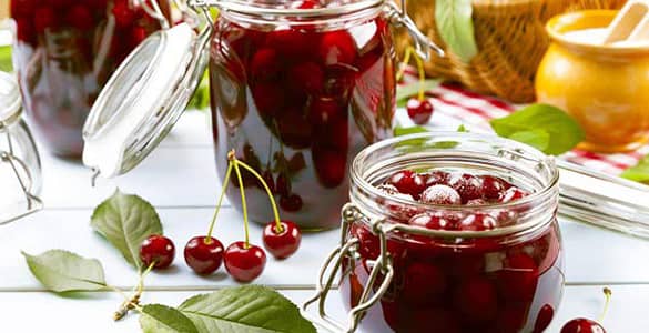طرز تهیه کمپوت آلبالو خانگی
