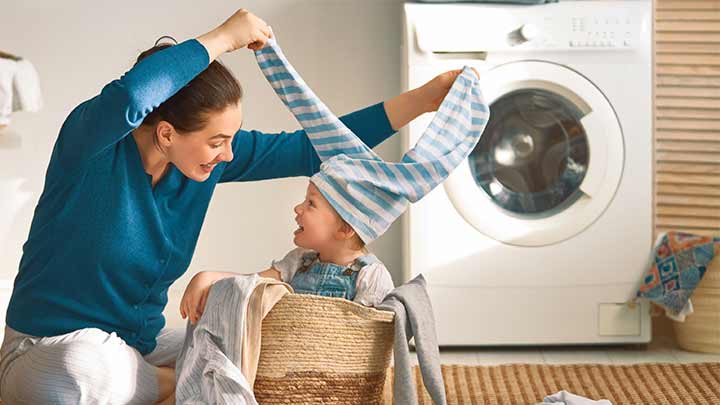 برای شستن لباس نوزادان چه نکاتی را رعایت کنیم؟ برای شستن لباس نوزادان چه نکاتی را رعایت کنیم؟