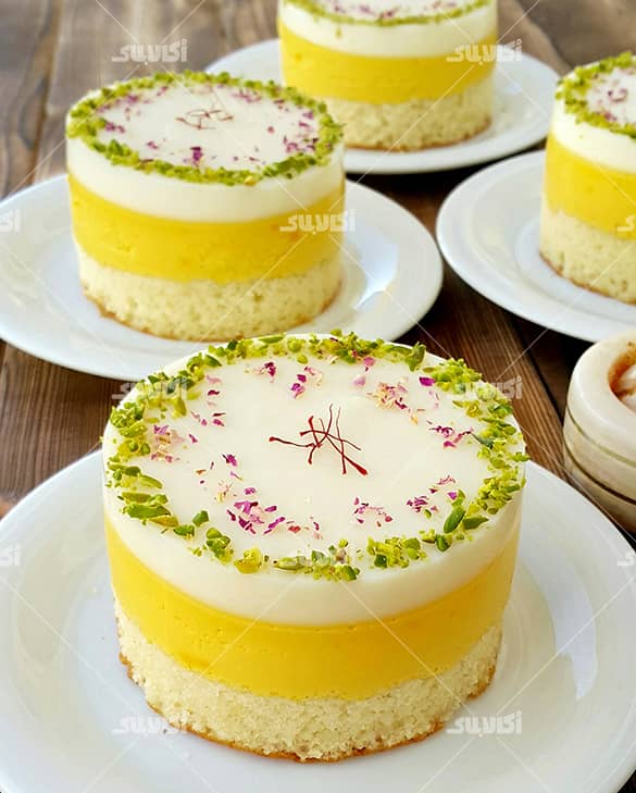 چیزکیک زعفرانی خوشمزه در سه لایه با کیک هل و گلاب