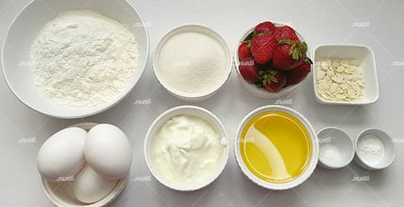 مواد لازم کیک توت فرنگی خانگی