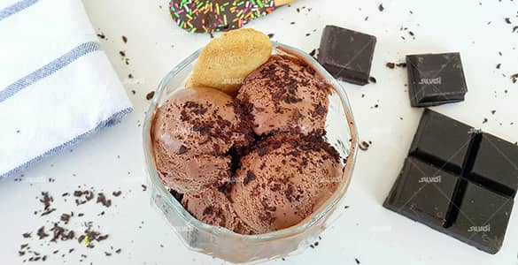 طرز تهیه "بستنی شکلاتی" اسکوپی خانگی با بافت خامه‌ای؛ آسان و سریع