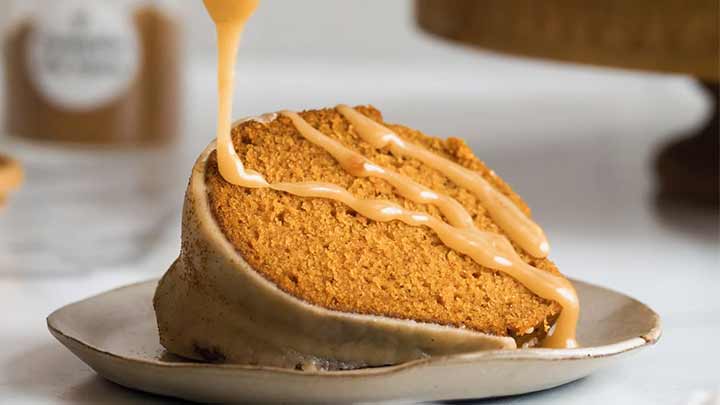 طرز تهیه کیک با فیلینگ کارامل