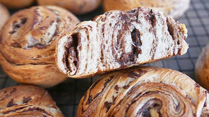 مراحل تهیه نان صبحانه شکلاتی مراحل تهیه نان صبحانه شکلاتی