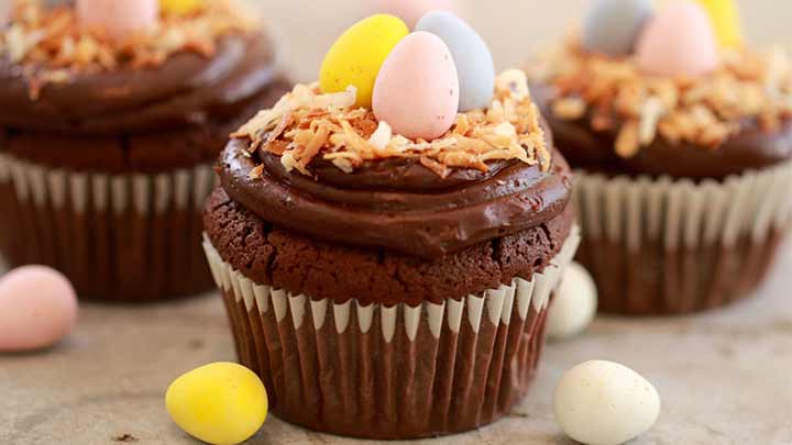 مراحل تهیه کاپ کیک شکلاتی با مغز نارگیل مراحل تهیه کاپ کیک شکلاتی با مغز نارگیل