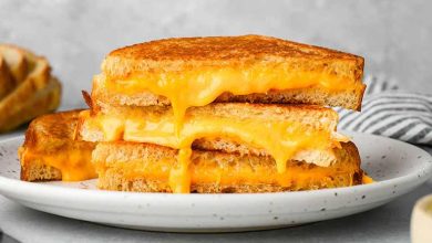 طرز تهیه ساندویچ پنیر کبابی در ماهیتابه؛ آسان و فوری