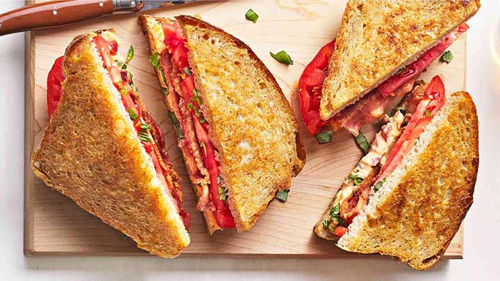 مراحل تهیه ساندویچ پنیر کبابی