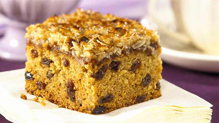 مراحل تهیه کیک کشمشی مراحل تهیه کیک کشمشی